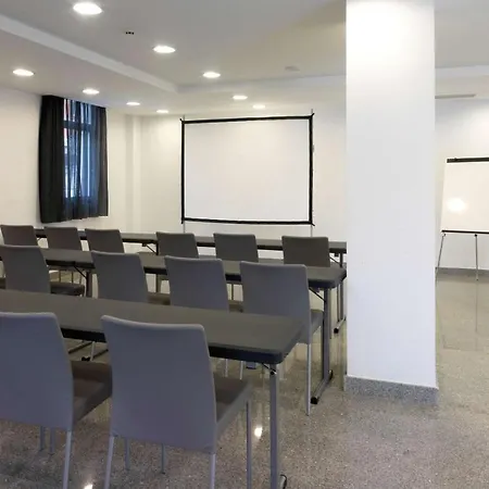 Hotel Nh La Avanzada 4*