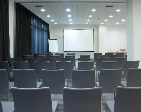 Nh La Avanzada Отель Лехона