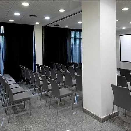 Nh La Avanzada Отель