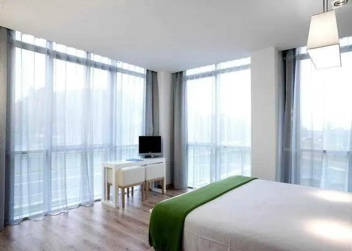 Nh La Avanzada Hotel 4*